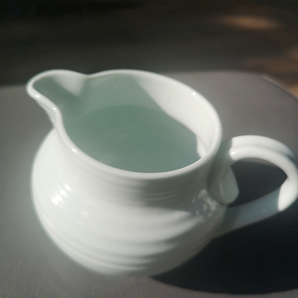 Portmeirion Sophie Conran Celadon/Green 10 oz. Cream Jug/Small Creamer Pitcher - Picture 6 of 8